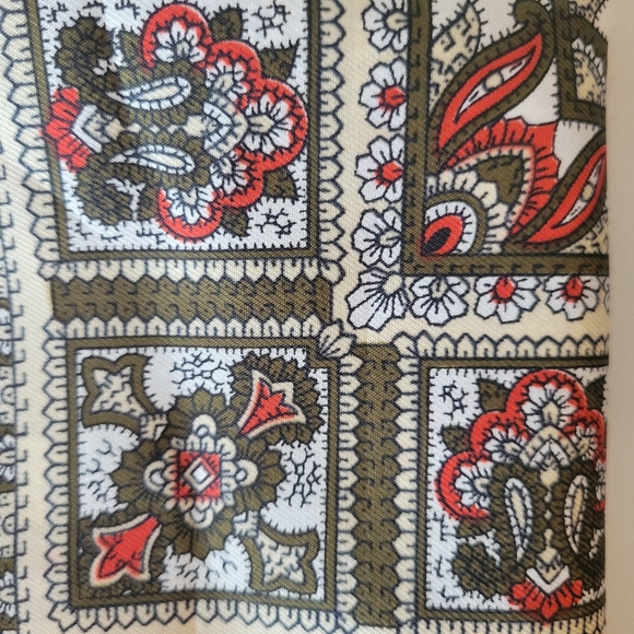 Vintage Italian Scarf & Leaf Scarf Clip ~ 1970s-1980s? ~ Pretty Paisley Pattern - Picture 11 of 16